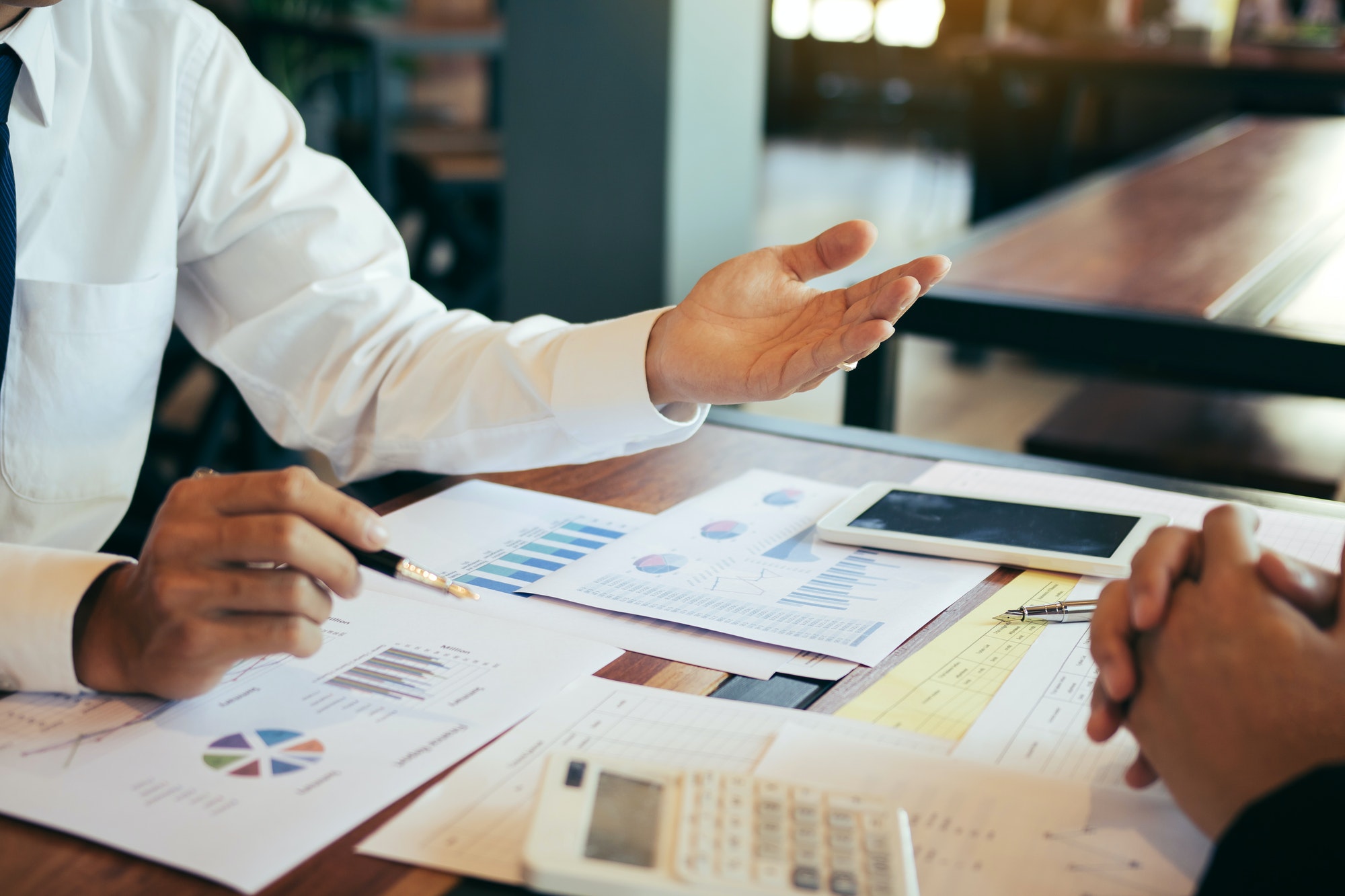 accounting staff of the company are jointly analyzing the graph of the expenses